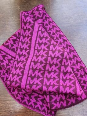 Michael Kors Burgundy Magenta Pink Monogram Logo Knit Winter Scarf [OS]